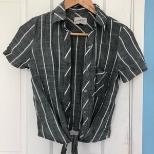 Short-sleeves gray and white shirt